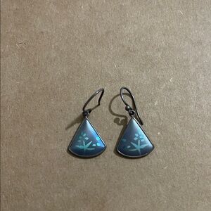 Holly Yashi Niobium Floral Blue and Silver Earrings! Stunning Holly Yashi!
